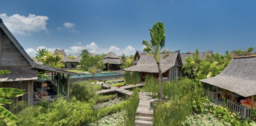 5 bedrooms Villa in Kerobokan, Badung, Indonesia No. 11619