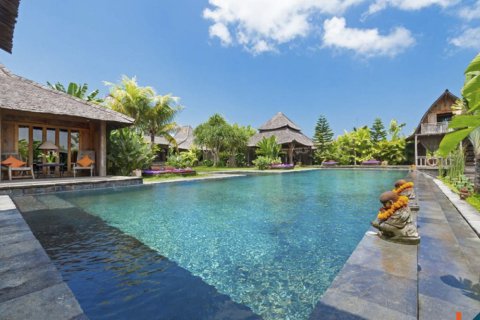 5 bedrooms Villa in Kerobokan, Badung, Indonesia No. 11619 3
