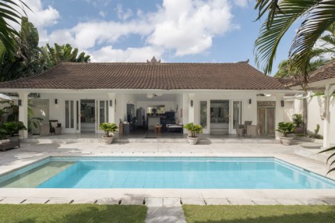 2 bedrooms Villa in Seminyak, Badung, Indonesia No. 13735 4