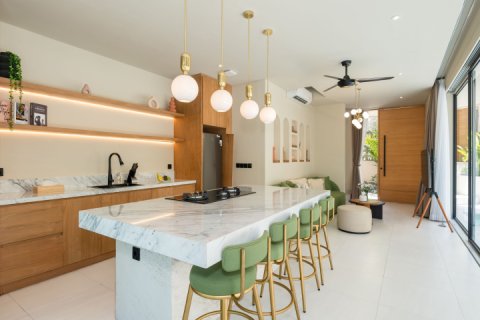 4 bedrooms Villa in Canggu, Badung, Indonesia No. 13740 4