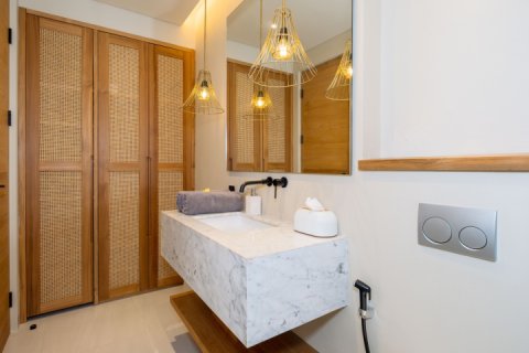 4 bedrooms Villa in Canggu, Badung, Indonesia No. 13740 25