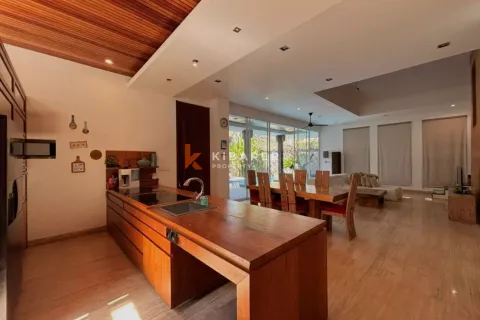 3 bedrooms Villa in Kerobokan, Badung, Indonesia No. 12264 11