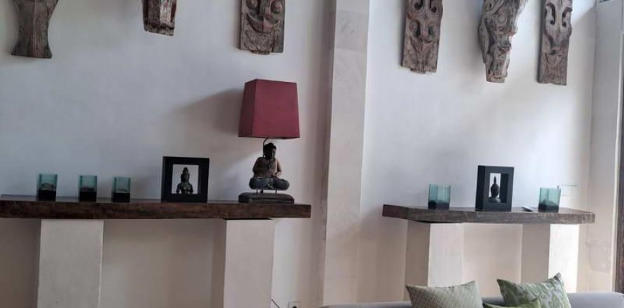 4 bedrooms Villa in Seminyak, Badung, Indonesia No. 8256
