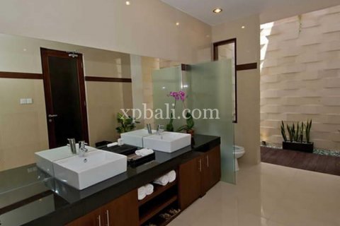 4 bedrooms Villa in Seminyak, Badung, Indonesia No. 530 20