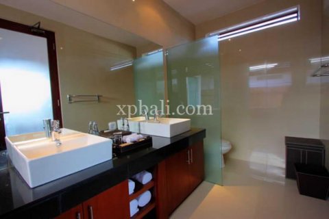 4 bedrooms Villa in Seminyak, Badung, Indonesia No. 530 16
