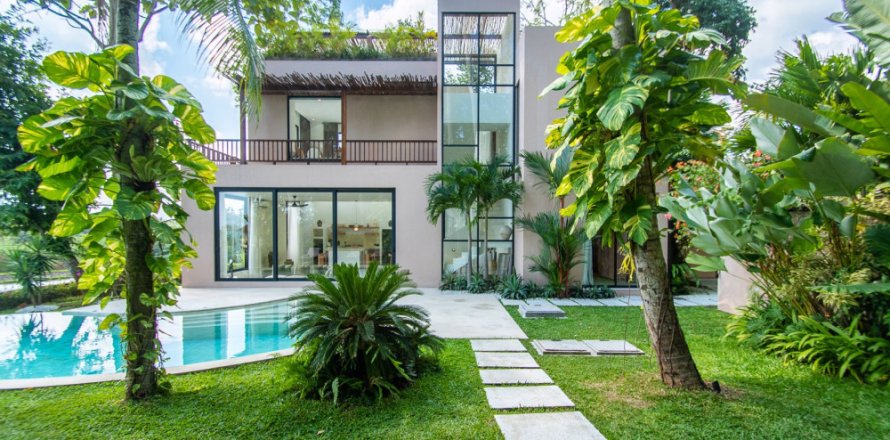 4 bedrooms Villa in Kediri, Indonesia No. 11187