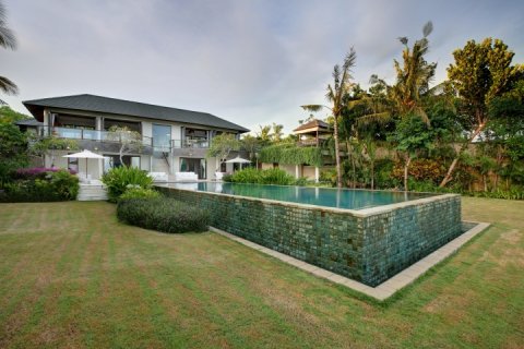 6 bedrooms Villa in South Kuta, Badung, Indonesia No. 649 3