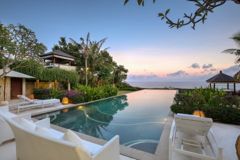 6 bedrooms Villa in South Kuta, Badung, Indonesia No. 649 2