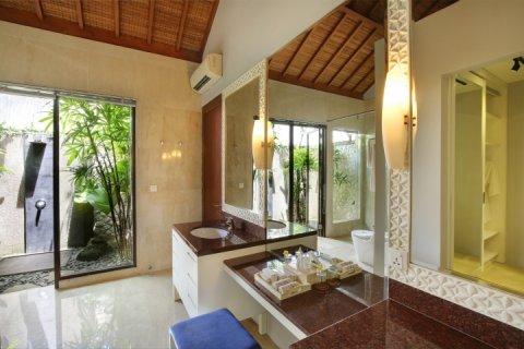 6 bedrooms Villa in South Kuta, Badung, Indonesia No. 649 20