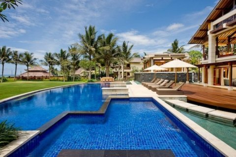 5 bedrooms Villa in Canggu, Badung, Indonesia No. 651 16