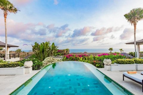 6 bedrooms Villa in South Kuta, Badung, Indonesia No. 818 6