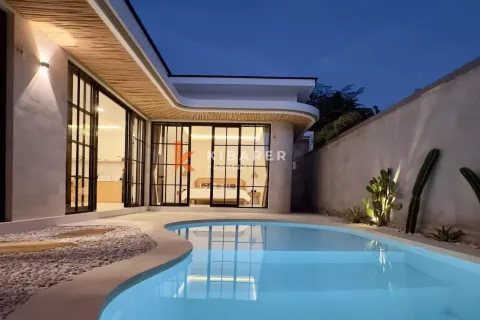 2 bedrooms Villa in Kerobokan, Badung, Indonesia No. 12371