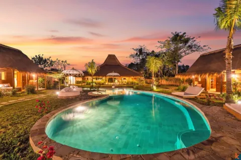 4 bedrooms Villa in Kuta, Badung, Indonesia No. 10449