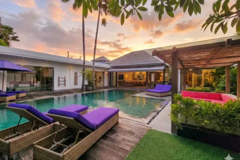 4 bedrooms Villa in Tibubeneng, Badung, Indonesia No. 10429 3