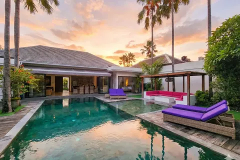 4 bedrooms Villa in Tibubeneng, Badung, Indonesia No. 10429 2