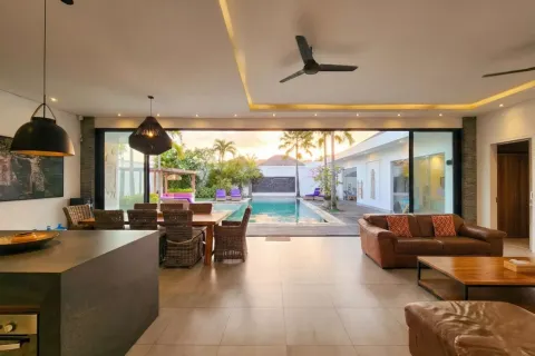 4 bedrooms Villa in Tibubeneng, Badung, Indonesia No. 10429 4