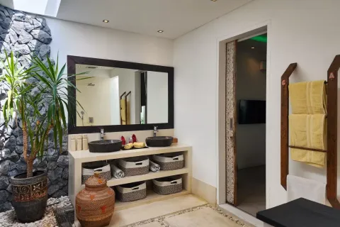 4 bedrooms Villa in Tibubeneng, Badung, Indonesia No. 10429 18