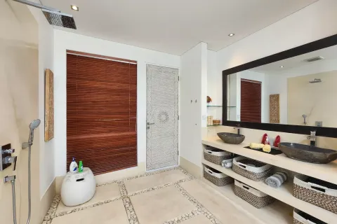 4 bedrooms Villa in Tibubeneng, Badung, Indonesia No. 10429 24