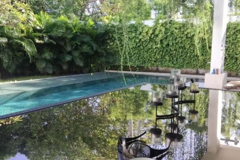 3 bedrooms Villa in Tibubeneng, Badung, Indonesia No. 11644 21