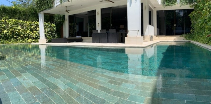 3 bedrooms Villa in Tibubeneng, Badung, Indonesia No. 11644