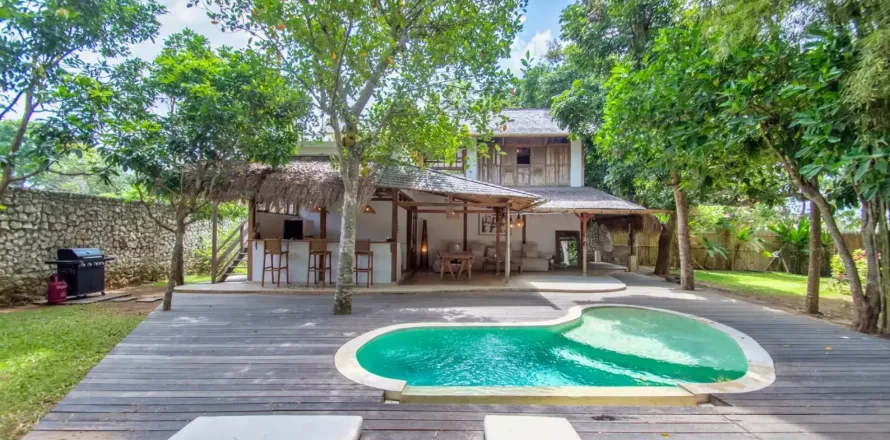 3 bedrooms Villa in Kuta, Badung, Indonesia No. 10728