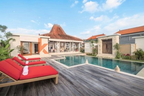 3 bedrooms Villa in Tibubeneng, Badung, Indonesia No. 12725 11