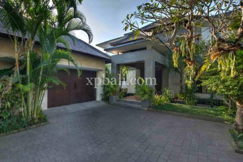5 bedrooms Villa in Jimbaran, Badung, Indonesia No. 489 2