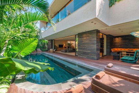 4 bedrooms Villa in Canggu, Badung, Indonesia No. 9062