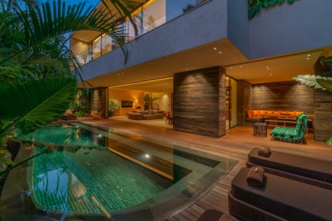 4 bedrooms Villa in Canggu, Badung, Indonesia No. 9062 5