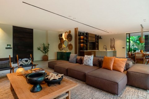 4 bedrooms Villa in Canggu, Badung, Indonesia No. 9062 11