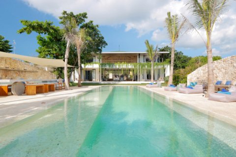 Вилла с 4 спальнями в Nusa Lembongan, Клунгкунг, Индонезия № 8929 3