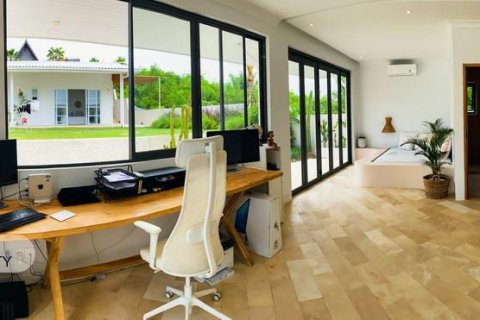 5 bedrooms Villa in South Kuta, Badung, Indonesia No. 8798 9