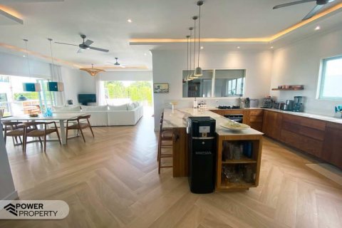 5 bedrooms Villa in South Kuta, Badung, Indonesia No. 8798 24