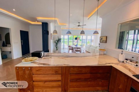 5 bedrooms Villa in South Kuta, Badung, Indonesia No. 8798 30