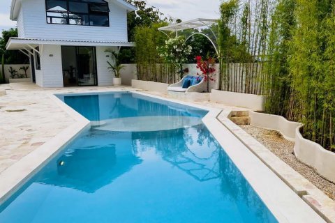 5 bedrooms Villa in South Kuta, Badung, Indonesia No. 8798 14