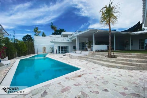 5 bedrooms Villa in South Kuta, Badung, Indonesia No. 8798