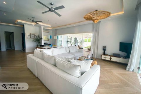 5 bedrooms Villa in South Kuta, Badung, Indonesia No. 8798 13