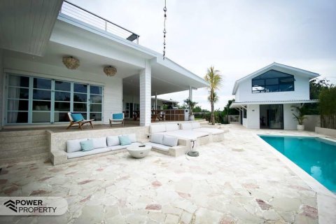 5 bedrooms Villa in South Kuta, Badung, Indonesia No. 8798 3