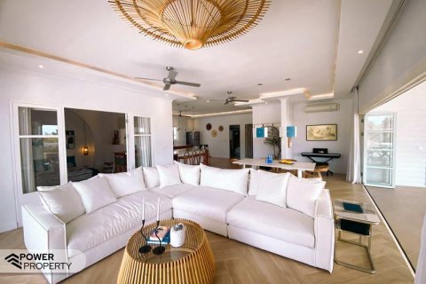 5 bedrooms Villa in South Kuta, Badung, Indonesia No. 8798 12