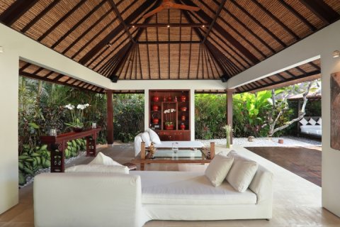 2 bedrooms Villa in Seminyak, Badung, Indonesia No. 1082 2
