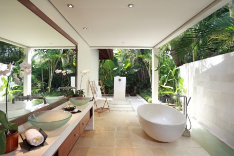 2 bedrooms Villa in Seminyak, Badung, Indonesia No. 1082 8
