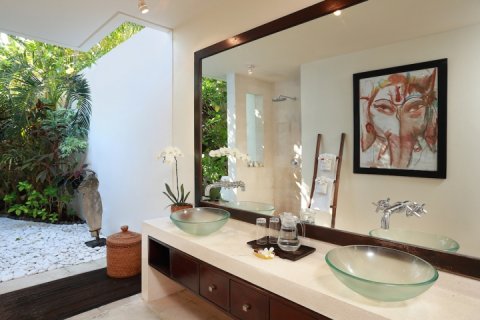 2 bedrooms Villa in Seminyak, Badung, Indonesia No. 1083 5