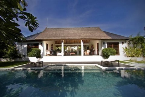 2 bedrooms Villa in Seminyak, Badung, Indonesia No. 1083 3