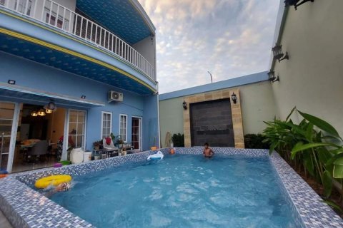 5 bedrooms House in Medan, Indonesia No. 6794