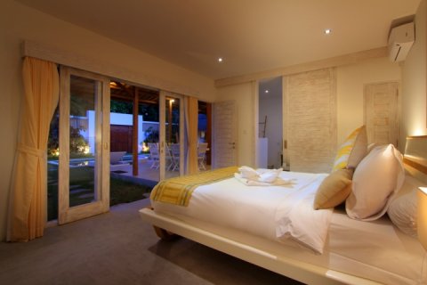 4 bedrooms Villa in Seminyak, Badung, Indonesia No. 1459 14