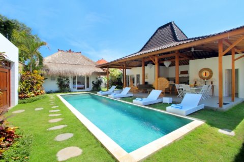 4 bedrooms Villa in Seminyak, Badung, Indonesia No. 1459 3