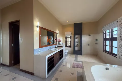 3 bedrooms Villa in Jimbaran, Badung, Indonesia No. 11740 10