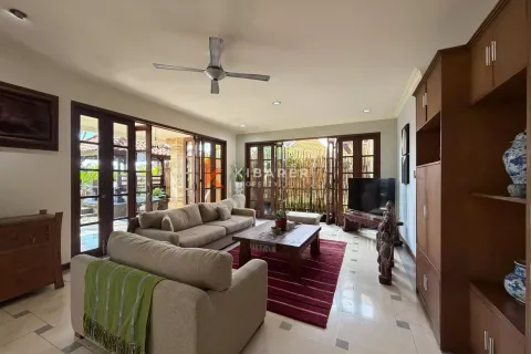 3 bedrooms Villa in Jimbaran, Badung, Indonesia No. 11740 3