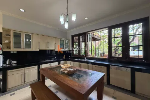 3 bedrooms Villa in Jimbaran, Badung, Indonesia No. 11740 4