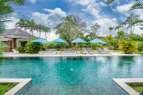 5 bedrooms Villa in Tibubeneng, Badung, Indonesia No. 10554 4